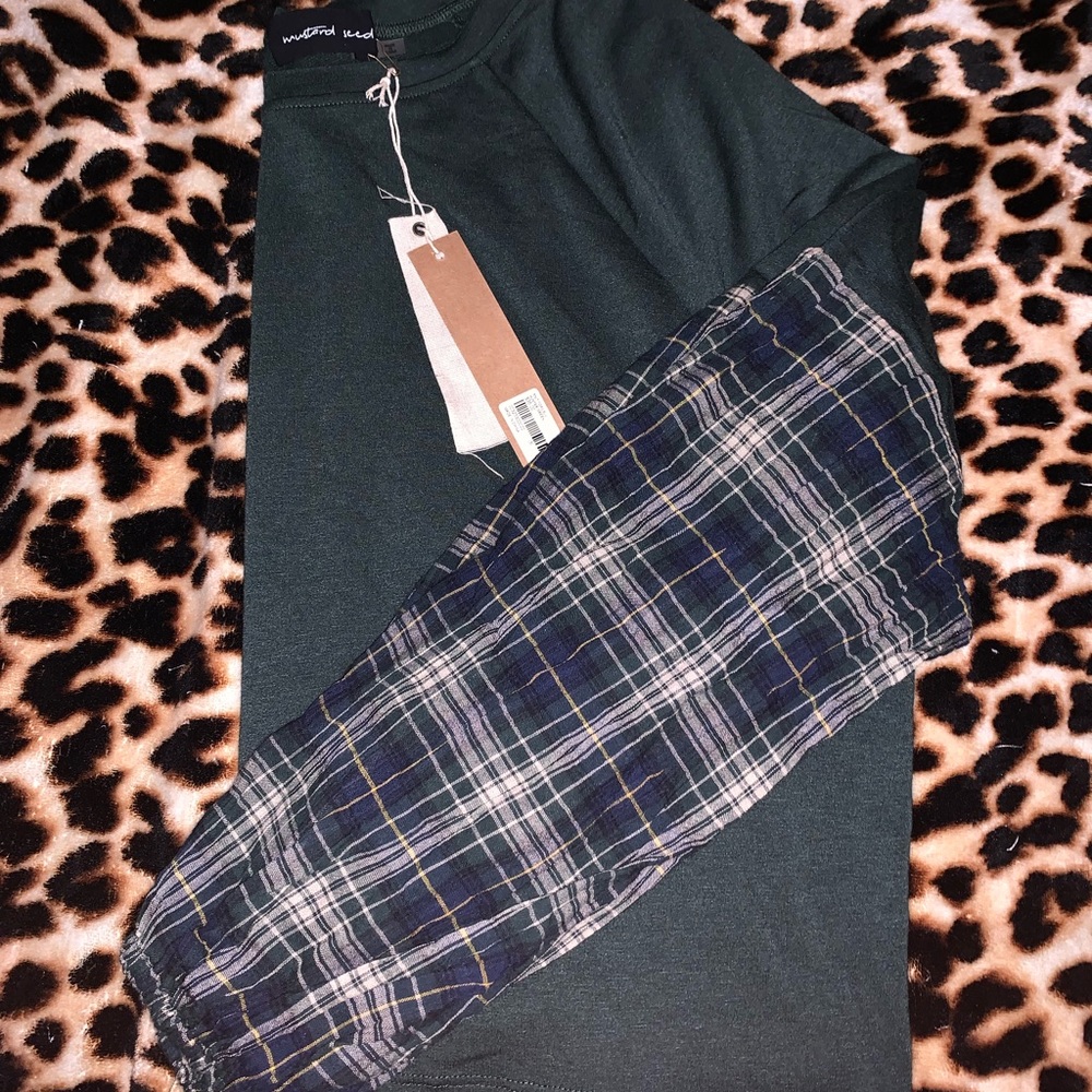 Green fluffy sleeve top